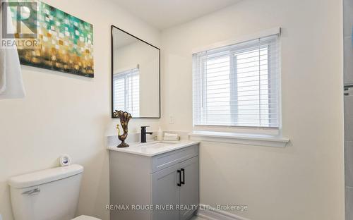 Updated Full Bathroom - 77 Lowry Square, Toronto, ON - Indoor Photo Showing Bathroom