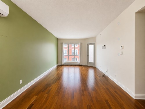 Salon - 403-110 Rue Barnett, Dollard-Des-Ormeaux, QC - Indoor Photo Showing Other Room