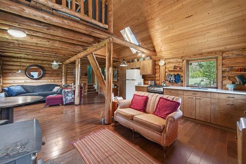 5000 Starshine Way, Merritt, BC - Indoor