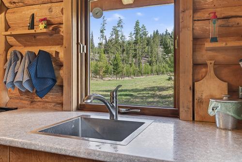 5000 Starshine Way, Merritt, BC - Indoor Photo Showing Kitchen
