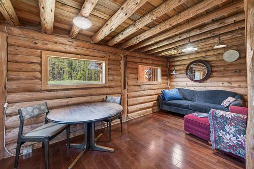 5000 Starshine Way, Merritt, BC - Indoor Photo Showing Living Room