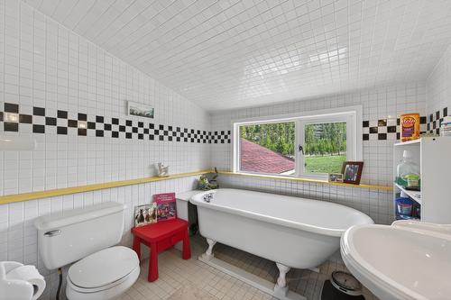 5000 Starshine Way, Merritt, BC - Indoor Photo Showing Bathroom