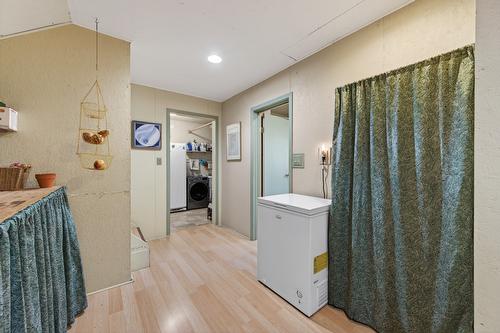 5000 Starshine Way, Merritt, BC - Indoor Photo Showing Other Room