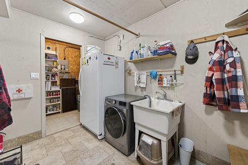5000 Starshine Way, Merritt, BC - Indoor Photo Showing Laundry Room