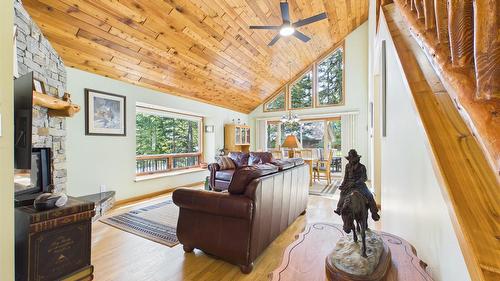 9387 Moyie Shores Estates Road, Moyie, BC - Indoor