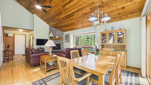 9387 Moyie Shores Estates Road, Moyie, BC - Indoor Photo Showing Dining Room