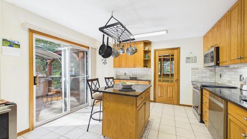9387 Moyie Shores Estates Road, Moyie, BC - Indoor Photo Showing Kitchen