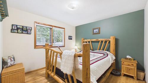 9387 Moyie Shores Estates Road, Moyie, BC - Indoor Photo Showing Bedroom