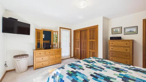 9387 Moyie Shores Estates Road, Moyie, BC - Indoor Photo Showing Bedroom