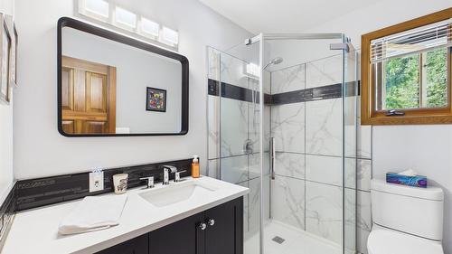 9387 Moyie Shores Estates Road, Moyie, BC - Indoor Photo Showing Bathroom