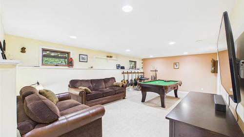 9387 Moyie Shores Estates Road, Moyie, BC - Indoor