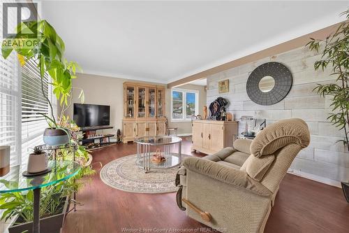 2456 Randolph, Windsor, ON - Indoor Photo Showing Living Room