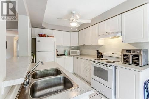 331 Ravineview Way, Oakville, ON - Indoor Photo Showing Kitchen With Double Sink