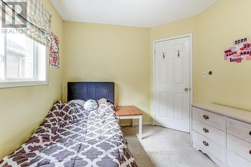 331 Ravineview Way, Oakville, ON - Indoor Photo Showing Bedroom
