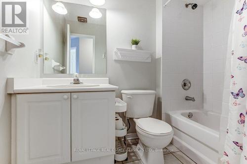 331 Ravineview Way, Oakville, ON - Indoor Photo Showing Bathroom