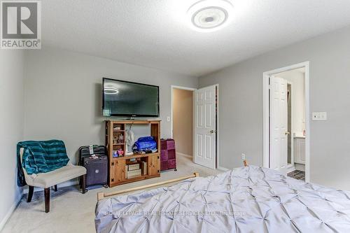 331 Ravineview Way, Oakville, ON - Indoor Photo Showing Bedroom