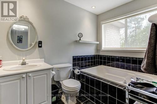 331 Ravineview Way, Oakville, ON - Indoor Photo Showing Bathroom