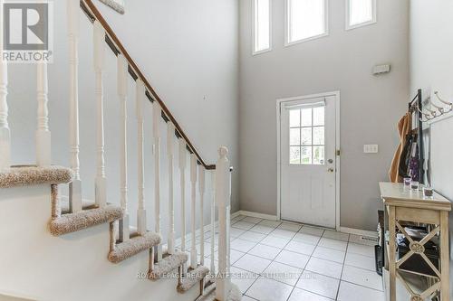 Welcoming 2 story foyer - 331 Ravineview Way, Oakville, ON - Indoor Photo Showing Other Room