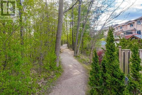 331 Ravineview Way, Oakville, ON - Outdoor