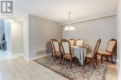 331 Ravineview Way, Oakville, ON - Indoor Photo Showing Dining Room