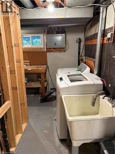 285 East 28Th Street, Hamilton, ON - Indoor Photo Showing Laundry Room