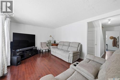 547 5Th Street E, Prince Albert, SK - Indoor Photo Showing Living Room