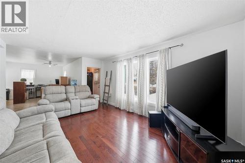 547 5Th Street E, Prince Albert, SK - Indoor Photo Showing Living Room