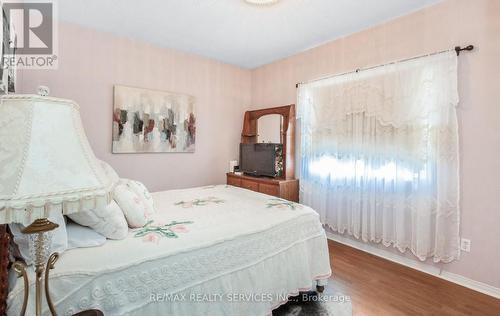 836 Avocado Crescent, Mississauga, ON - Indoor Photo Showing Bedroom
