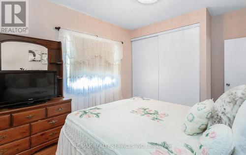 836 Avocado Crescent, Mississauga, ON - Indoor Photo Showing Bedroom