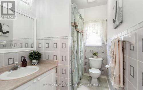 836 Avocado Crescent, Mississauga, ON - Indoor Photo Showing Bathroom