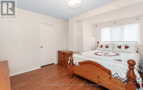 836 Avocado Crescent, Mississauga, ON - Indoor Photo Showing Bedroom
