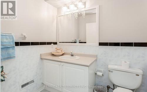 836 Avocado Crescent, Mississauga, ON - Indoor Photo Showing Bathroom