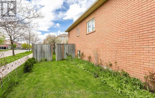 836 Avocado Crescent, Mississauga, ON - Outdoor