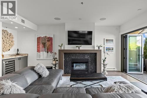 1156 Sunset Drive Unit# 123, Kelowna, BC - Indoor Photo Showing Living Room With Fireplace