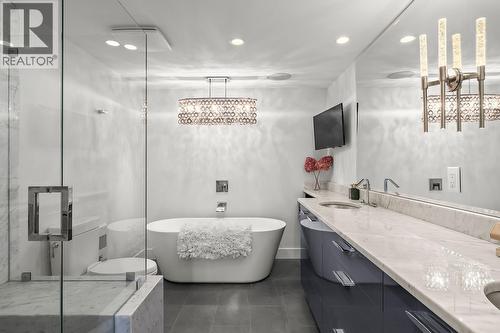Ensuite washroom - 1156 Sunset Drive Unit# 123, Kelowna, BC - Indoor Photo Showing Bathroom