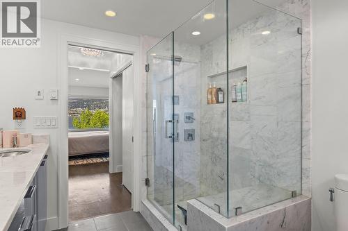 Ensuite washroom - 1156 Sunset Drive Unit# 123, Kelowna, BC - Indoor Photo Showing Bathroom