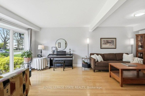 1402 Ghent Avenue, Burlington, ON - Indoor Photo Showing Living Room