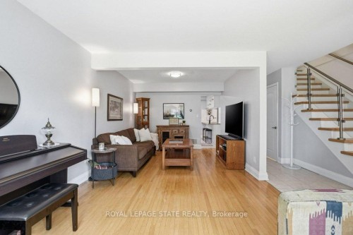 1402 Ghent Avenue, Burlington, ON - Indoor Photo Showing Living Room