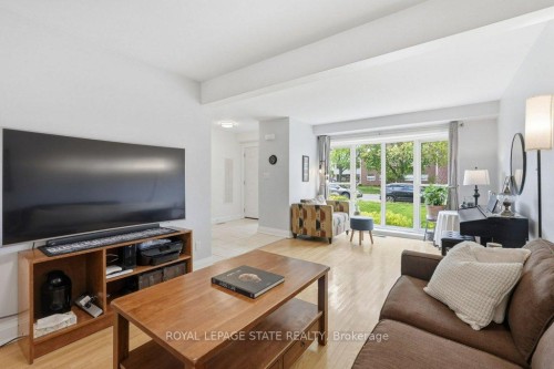 1402 Ghent Avenue, Burlington, ON - Indoor Photo Showing Living Room