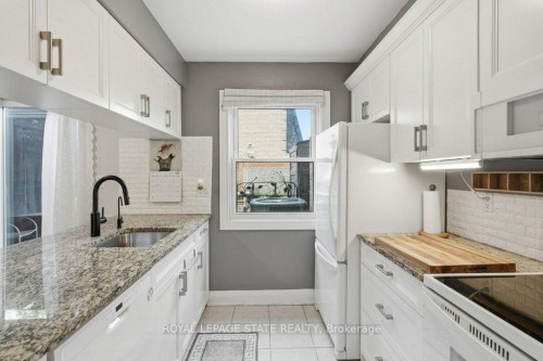 1402 Ghent Avenue, Burlington, ON - Indoor Photo Showing Kitchen
