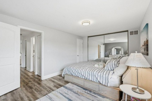 1402 Ghent Avenue, Burlington, ON - Indoor Photo Showing Bedroom