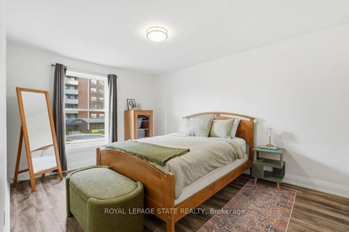 1402 Ghent Avenue, Burlington, ON - Indoor Photo Showing Bedroom