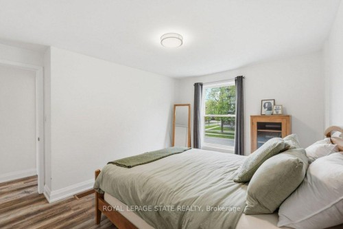 1402 Ghent Avenue, Burlington, ON - Indoor Photo Showing Bedroom