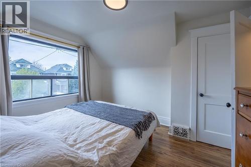 158 Balsam Avenue N, Hamilton, ON - Indoor Photo Showing Bedroom