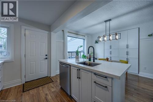 158 Balsam Avenue N, Hamilton, ON - Indoor Photo Showing Kitchen