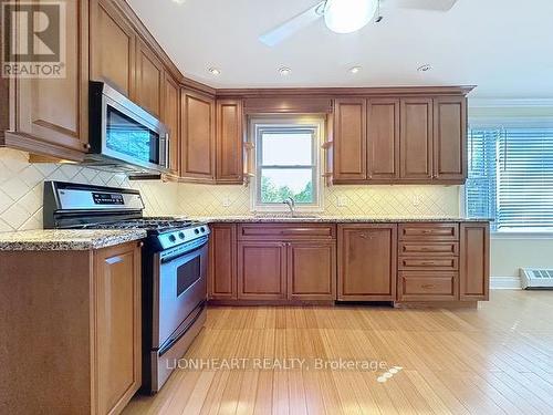 1475 Garnet Avenue, Mississauga, ON - Indoor Photo Showing Kitchen