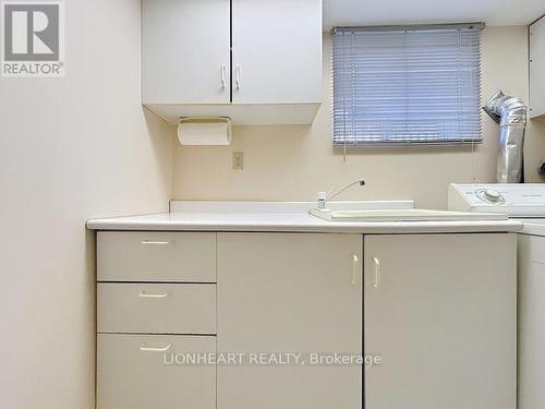 1475 Garnet Avenue, Mississauga, ON - Indoor Photo Showing Laundry Room
