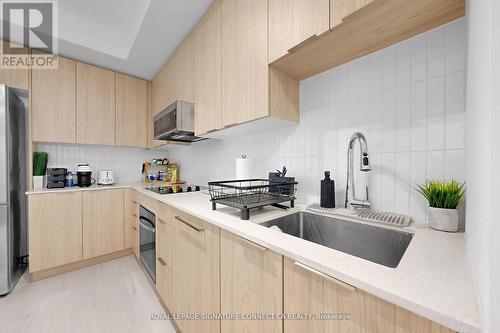 509 - 2501 Saw Whet Boulevard, Oakville, ON - Indoor Photo Showing Kitchen With Upgraded Kitchen