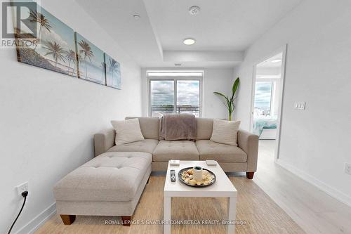 509 - 2501 Saw Whet Boulevard, Oakville, ON - Indoor Photo Showing Living Room
