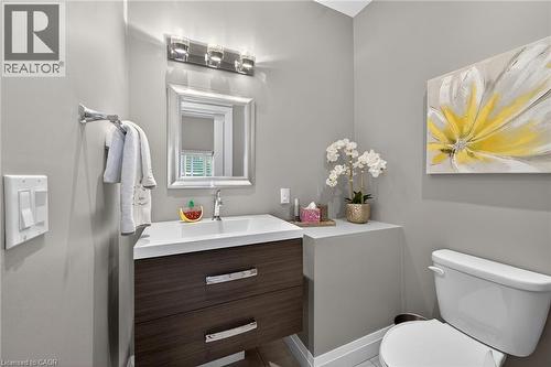 179 Macnab Street N, Hamilton, ON - Indoor Photo Showing Bathroom